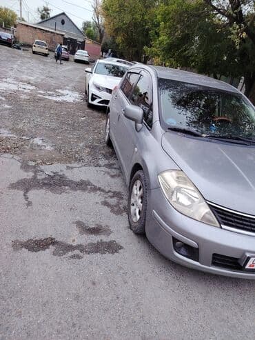 субару импреза 2009: Nissan Tiida: 2008 г., Хэтчбэк — 1