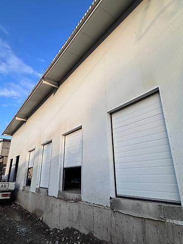 складные металлические двери: Сендвич панели, Автоматические, Alutech, Для гаража, Для частного дома, Для автомойки, С калиткой, Оптом, Новый, Платная установка — 9