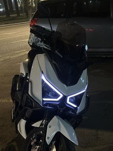 z макс скутер: Скутер-z max 150 куб бело‑черный, городско‑туристический класс — 2