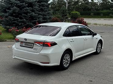Toyota Corolla: 2021 г., 1.8 л, Вариатор, Гибрид, Седан — 4