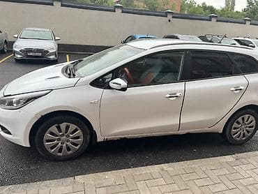 Kia: Kia Ceed: 2014 г., 1.6 л, Механика, Бензин, Универсал — 5
