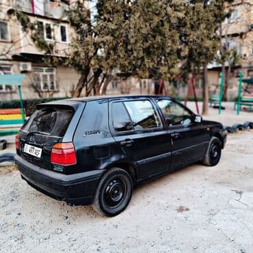 срочно продаю в связи с переездом: Volkswagen Golf: 1993 г., 1.6 л, Механика, Бензин, Хетчбек — 4