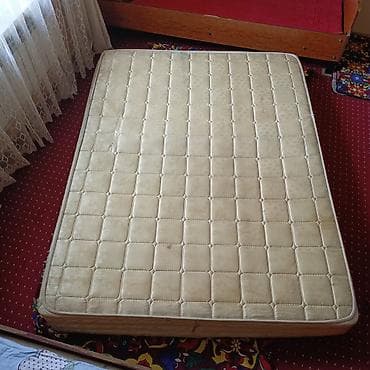 плоский лист: Спальный матрас, Б/у, Двуспальный, Боннельная система пружин, Матрасы средней жесткости — 1