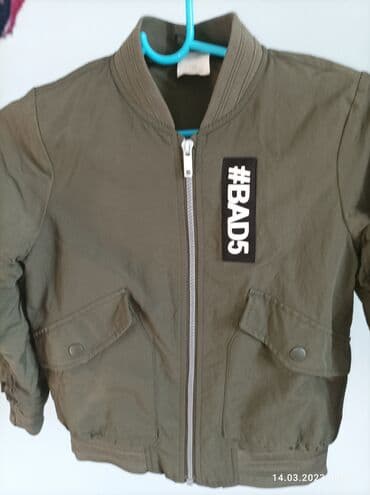 пальто детское демисезонное: Детская ВЕТРОВКА НОВАЯ.🥼. Качество отличное. Возраст 5--7 — 2