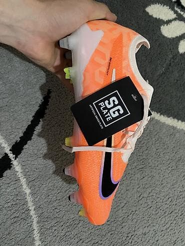 горный обувь: Футбольные бутсы Nike Phantom (линейка Phantom, шнуровка по центру) — 2