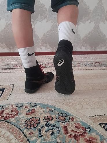перчатки стерильные купить: Мужские кроссовки, 44, Asics, Б/у, цвет - Черный — 4