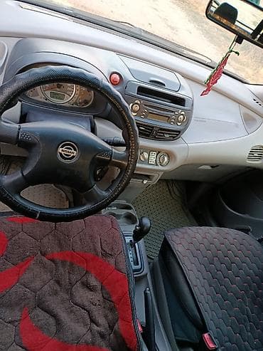 Nissan Almera Tino: 2001 г., 2 л, Вариатор, Бензин, Хэтчбэк — 2