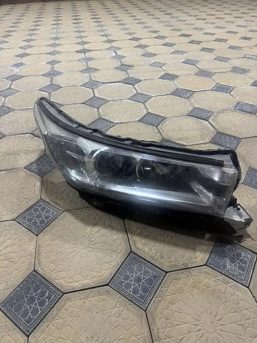 фары бу: Передняя левая фара Toyota 2018 г., Б/у, Оригинал — 2