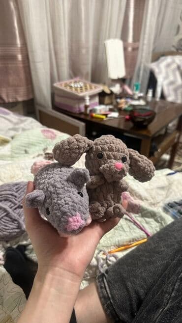 мягкая игрушка с пледом внутри: Вязаные игрушки ручной работы из мягкой плюшевой пряжи. - Материал — 4