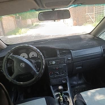 Унаа: Opel Zafira: 2001 г., 1.8 л, Кол менен иштөөчү, Бензин, Вэн/Минивэн — 6