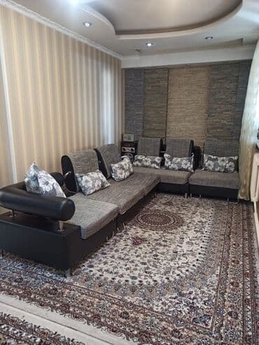 фирменный диван: Продаю, фабричный импортный угловой диван. Торг уместен! — 2