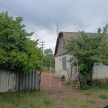 участки дома: Продается жилой дом с большим участком. - Дом: одноэтажный с — 2