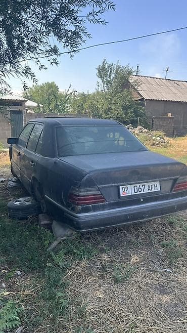 Mercedes-Benz W124: 1992 г., Седан