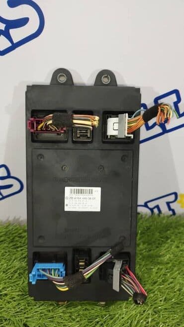 система форсунок: Mercedes-Benz ML164, передний блок Sam — 1