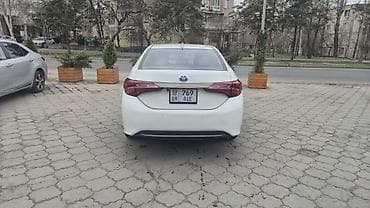 nissan cefiro 2 5: Toyota Corolla: 2019 г., 1.8 л, Вариатор, Гибрид, Седан — 5