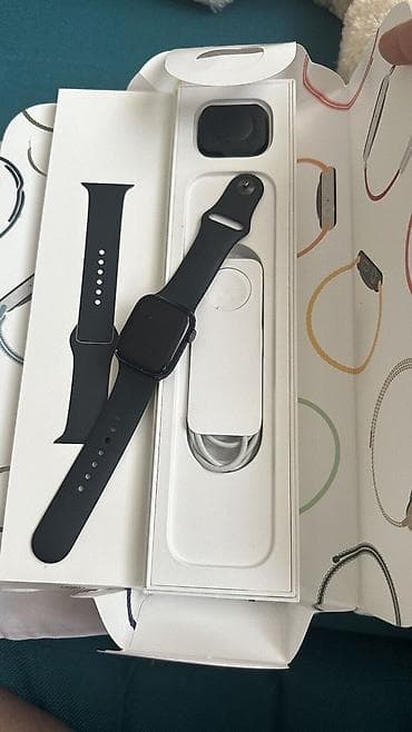 Apple Watch (7), цвет корпуса темный, ремешок Sport Band черный