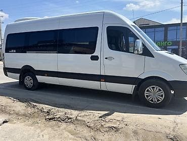 колена: Mercedes-Benz Sprinter (длинная база, высокий потолок) — пассажирский — 10