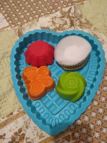 Шкафы для трансформатора: Все для выпечки, состояние отличное (формочки силиконовые 10шт) — 1