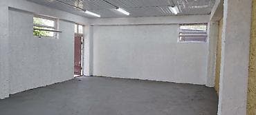 Коммерческая недвижимость: Сдаётся помещение с прилегающей закрытой площадкой. - Отдельный вход — 8