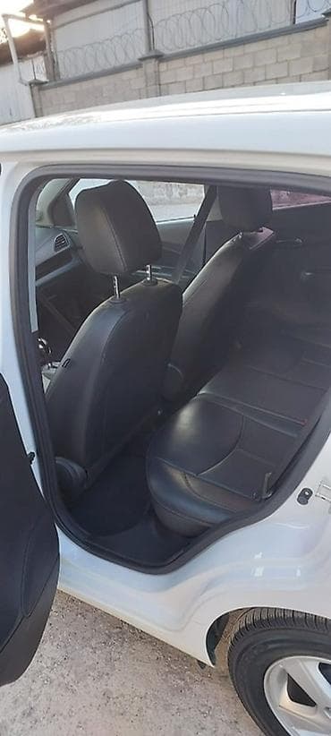 спарк шевралет: Chevrolet Spark: 2018 г., 1 л, Автомат, Бензин, Хэтчбэк — 4