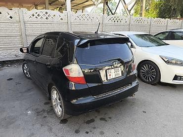 fit shuttle: Honda Fit: 2009 г., Вариатор, Бензин, Хэтчбэк — 2