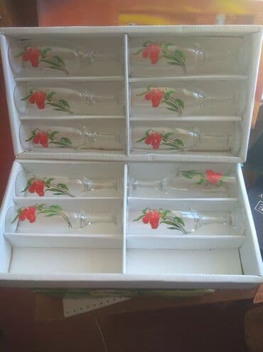 очки фирменные: Изящные фужеры. В отличном состоянии 10шт,
в коробках — 2