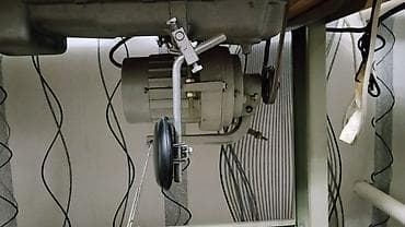 шивеный машинка: Швейная машина с мотором, толком не работала стоит дома, продаю связи — 1