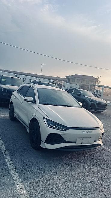 BYD E2: 2023 г., Электромобиль, Лифтбек