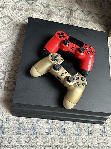 Срочно!!! Игровая консоль Sony PlayStation 4 Pro ( с двумя геймпадами at lalafo.kg Срочно!!! Игровая консоль Sony PlayStation 4 Pro ( с двумя геймпадами