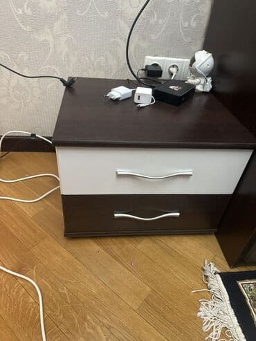 спальный гарнитур шкаф и кровать: Спальный гарнитур, Б/у, Двуспальная кровать, Трюмо, Тумба — 2