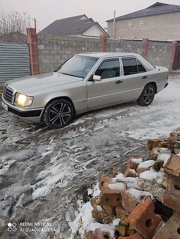крыло 124: Mercedes-Benz W124: 1991 г., Седан — 10