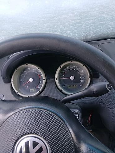 Volkswagen Polo: 2001 г., 1.4 л, Механика, Бензин, Седан — 2