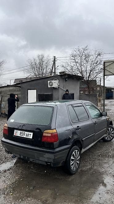 Volkswagen Golf: 1993 г., 1.8 л, Механика, Бензин, Хэтчбэк