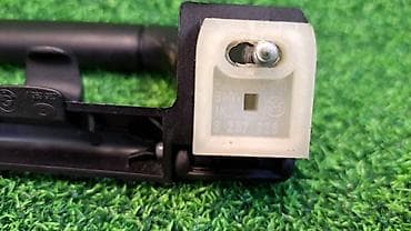 e60 m5: Ручка салона потолочная задн правая Е53 8 257 226,1 969 983 Год 2004 — 4