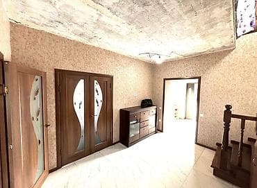 простой: Продаётся двухэтажный жилой дом с огороженным участком. 3 комнаты 1 — 9