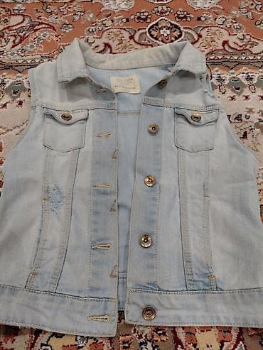 Детский джинсовый жилет Zara Girls в хорошем состоянии, без дефектов -