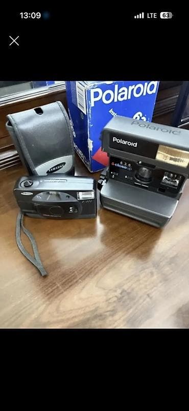 Набор фототехники: моментальная камера Polaroid и компактная плёночная