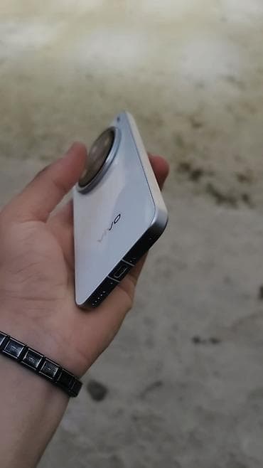 монитор 35 дюймов: Vivo X200, Б/у, 512 ГБ, цвет - Белый, 2 SIM — 2