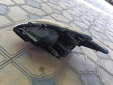 бегущий поворотник: Передняя левая фара Toyota — 1