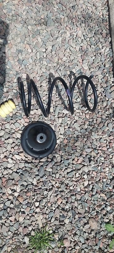 Автокосметика: Продаю пружину на субару аутбэк 2017 год . б/у ! С переднего правого — 2