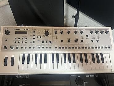Музыкалык аспаптар: Синтезатор Roland JD-Xi (белый) Компактный гибридный синтезатор с 37 — 1