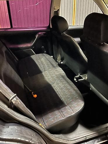 Унаа сатуу: Volkswagen Vento: 1993 г., 1.8 л, Кол менен иштөөчү, Бензин, Седан — 8