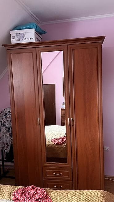 вещевой шкаф: Двух- и трёхстворчатые платяные шкафы в классическом стиле, цвет — 3