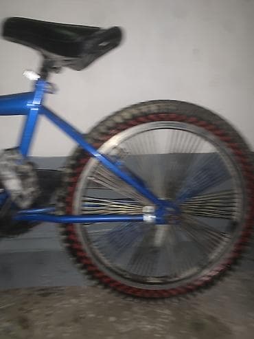 бу фиксы: Синий велосипед в стиле BMX с прочной металлической рамой. Оснащен — 7