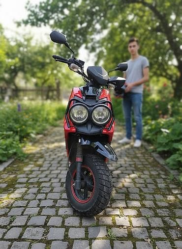 bmb 39: Скутер 49 см³, городского типа, с брутальным «двухглазым» передком — 2