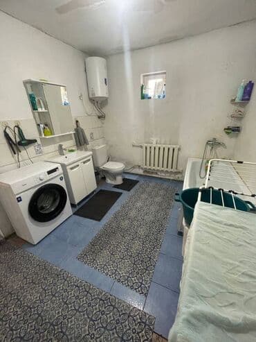 продаю дом дордой2: 📍 ул. Набережная 🔘3-комнатная 🔘Этажи 2 🔘90м² Продаётся современный — 10