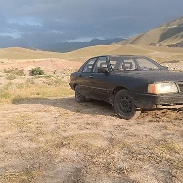 каракол авто: Audi 100: 1986 г., 2 л, Кол менен иштөөчү, Бензин, Седан — 3