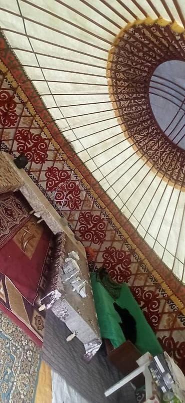 Юрты: Юрта с традиционным Кыргызстан/кочевым оформлением Описание: - — 1