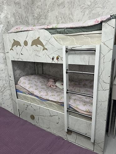 Коляски: Двухъярусная детская кровать, Б/у, ЛДСП, цвет - Белый — 1