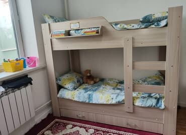 двухъярусная кровать в рассрочку: Двухъярусная кровать из ЛДСП светлого древесного оттенка — 1